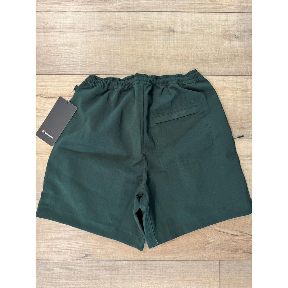 NWT Lululemon Relaxed Fit Pull On Short Light Woven 7" Legacy Green S Small - Picture 4 of 4